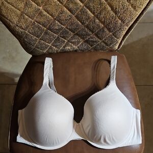 Victoria's Secret Lined Perfect Coverage T-Shirt Underwire Cream Bra Padded